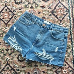 Cropped Distressed Denim Shorts - size U28